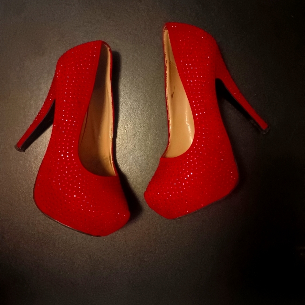 I don't think we're in Kansas anymore... Checkout these hot heels!